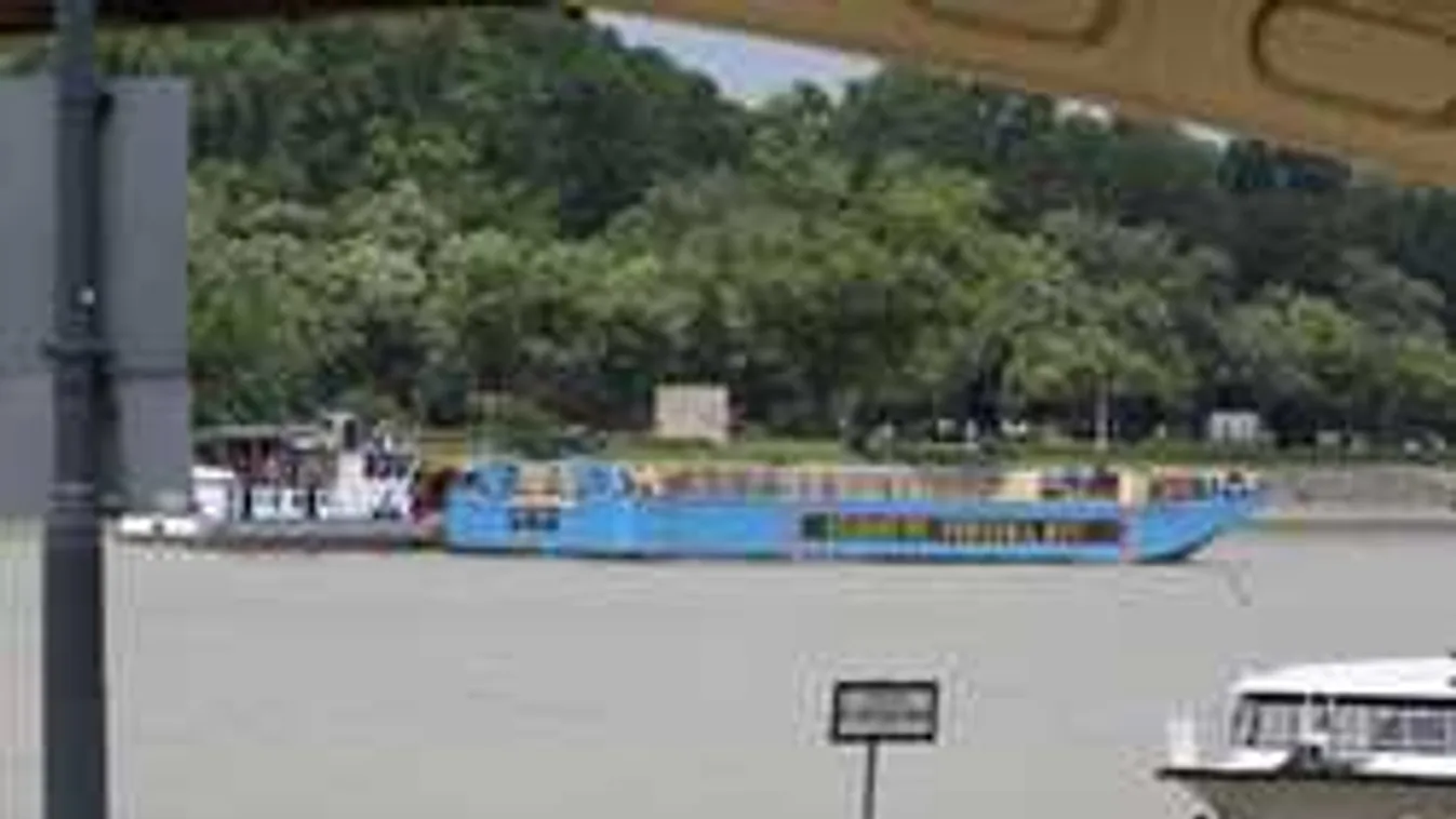 Most jött, teljes a készültség a Dunán, a rakpartot is lezárják