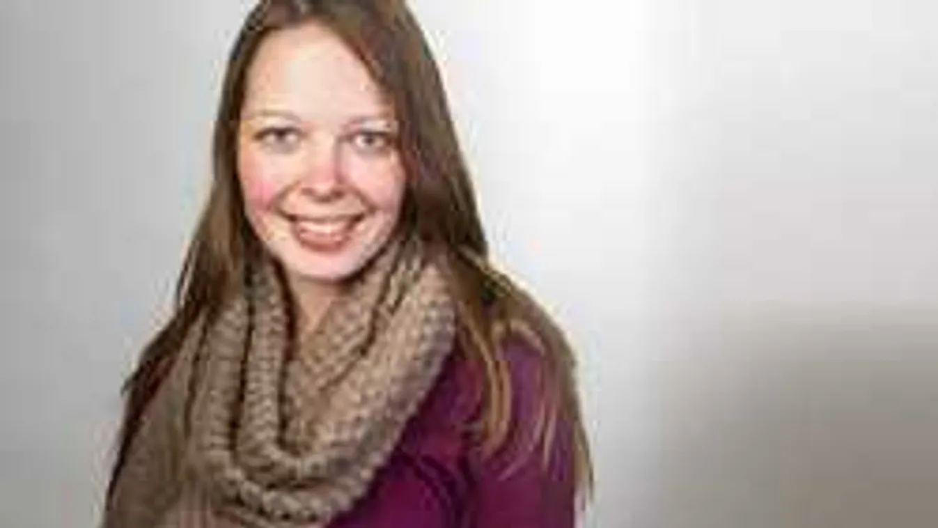 Migránsoknak segített, egy migráns megölte és elégette