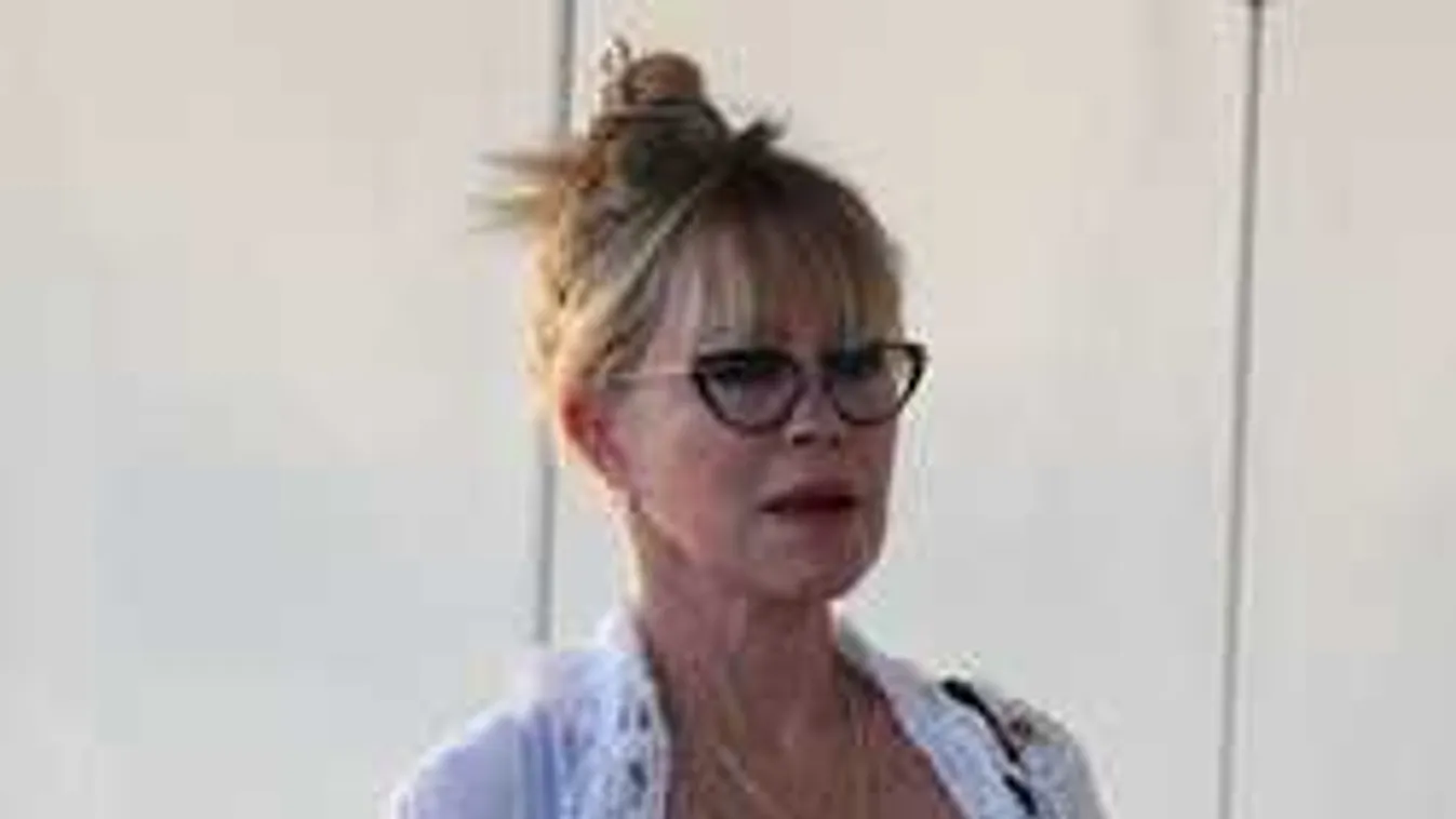 Óriásit villantott a 61 éves sztármami, túlfűtött fotójától a monitorod is elolvad