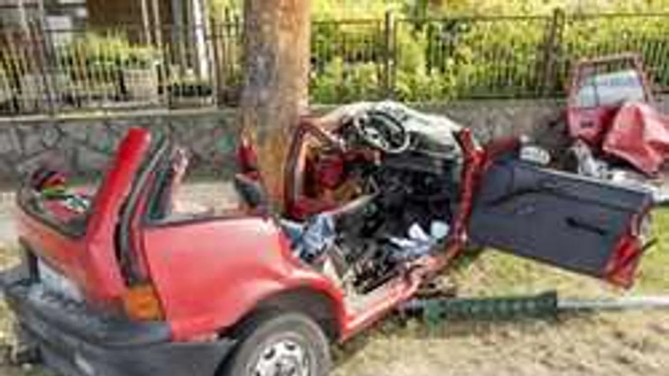 Darabokra szakadt az autó az ütközés erejétől a halálos balesetben