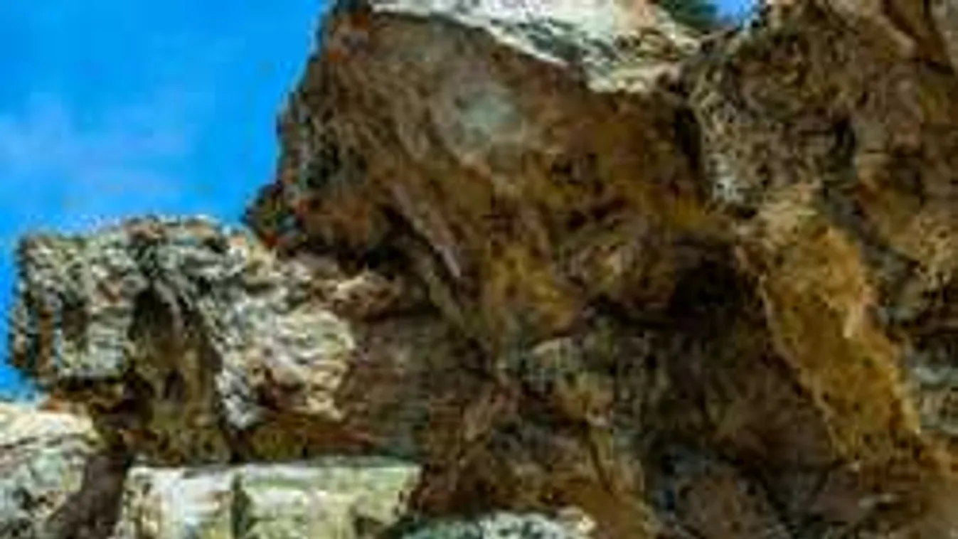 Drámai pillanatok Pest megyében, videó a lezuhant túrázó mentéséről