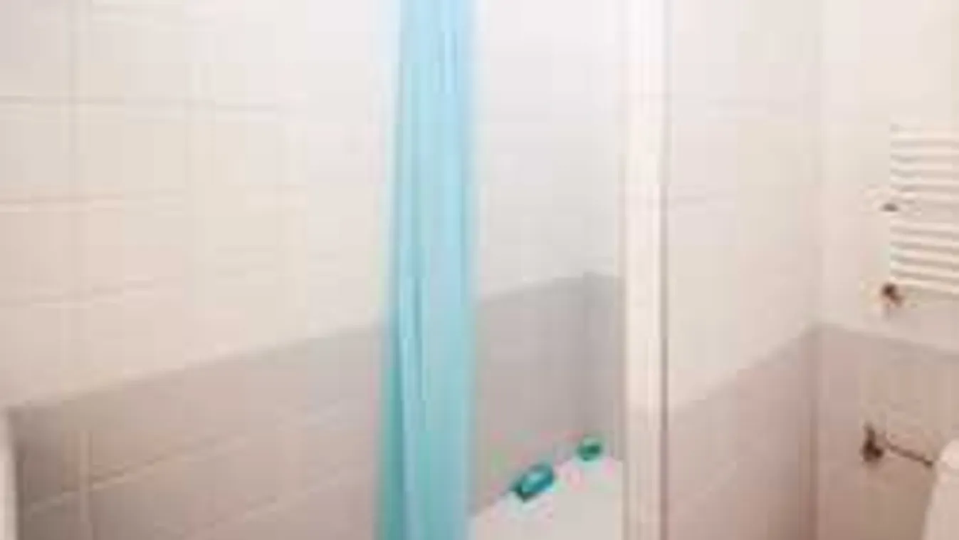 Rémálommá vált a nyaralás: megerőszakolták a 19 éves diáklányt