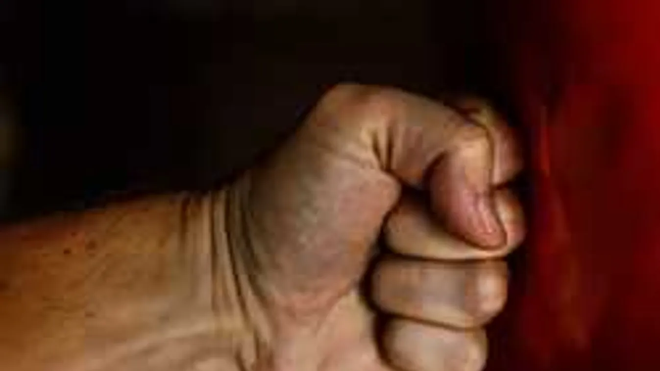 Dagad a botrány, videóra vették kegyetlenségüket a brutális tinik