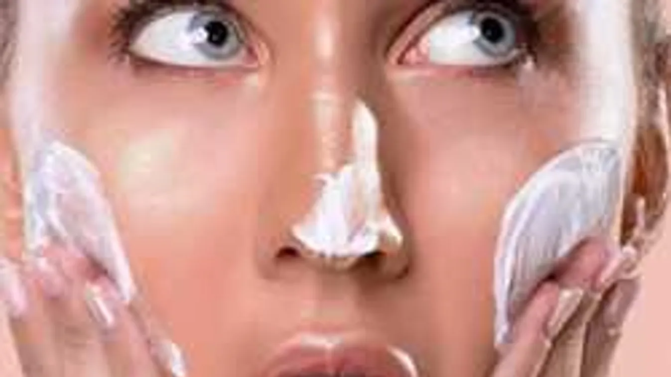 Soha többé ne moss arcot zuhanyzás közben!