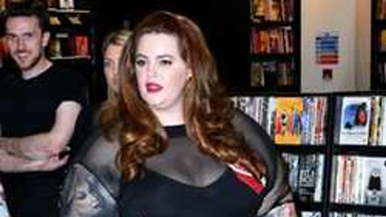 Eszelősen bátor fotó: Ledobta a textilt a lágy húsú ducimodell