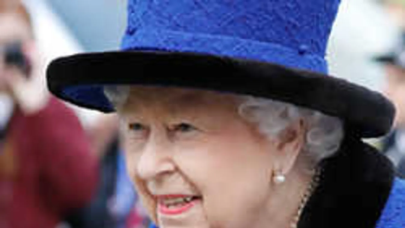 Ezüst tálcáról etetik a királynő kedvenceit, és nem is akármivel