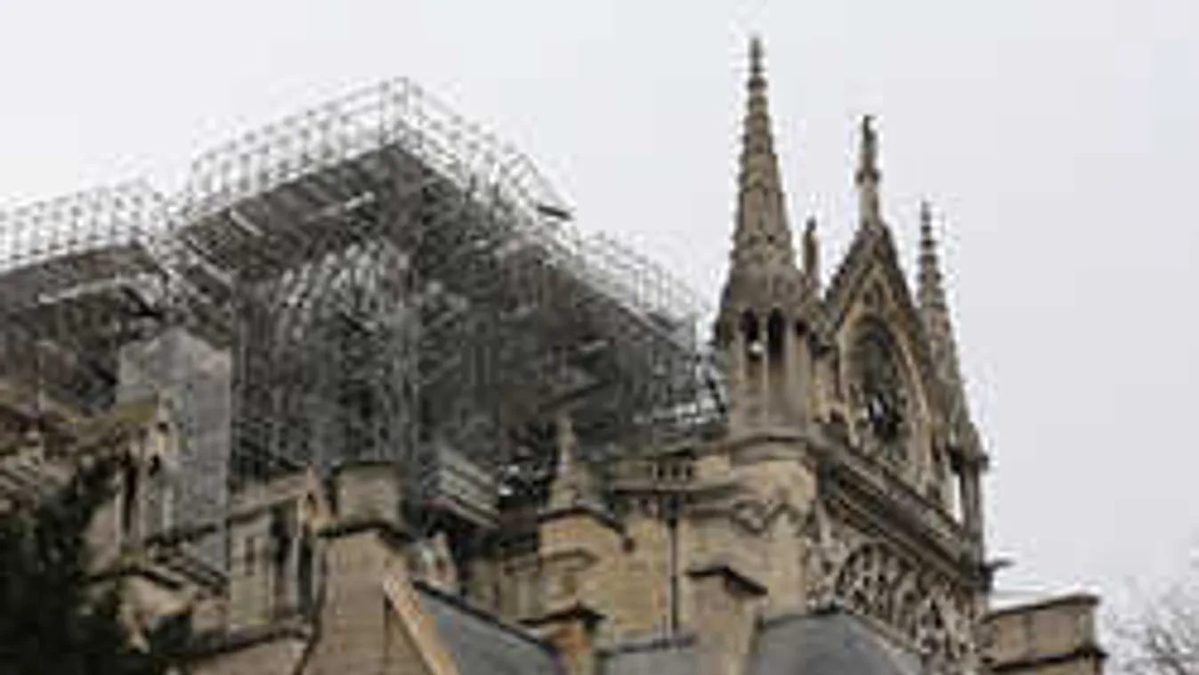 Nagy a baj a Notre-Dame felújítása körül, leállt a munka