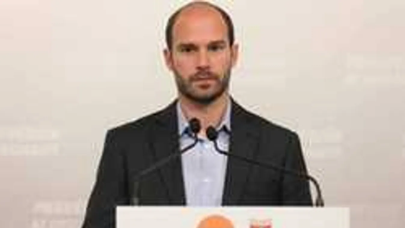 A kormány kiáll a Stop Soros és az alkotmánymódosítás mellett