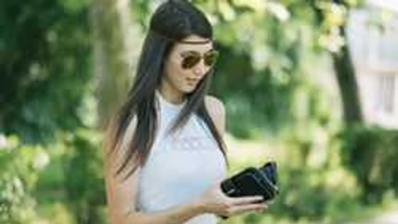 Megdöbbentő videón, ahogy a női zsebtolvaj-banda dolgozik