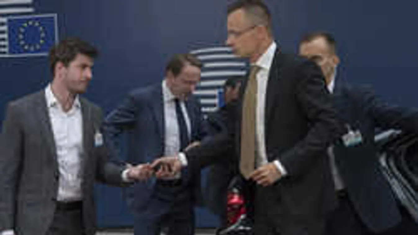 Szijjártó Péter: Brüsszel nyíltan támogatja az embercsempészetet