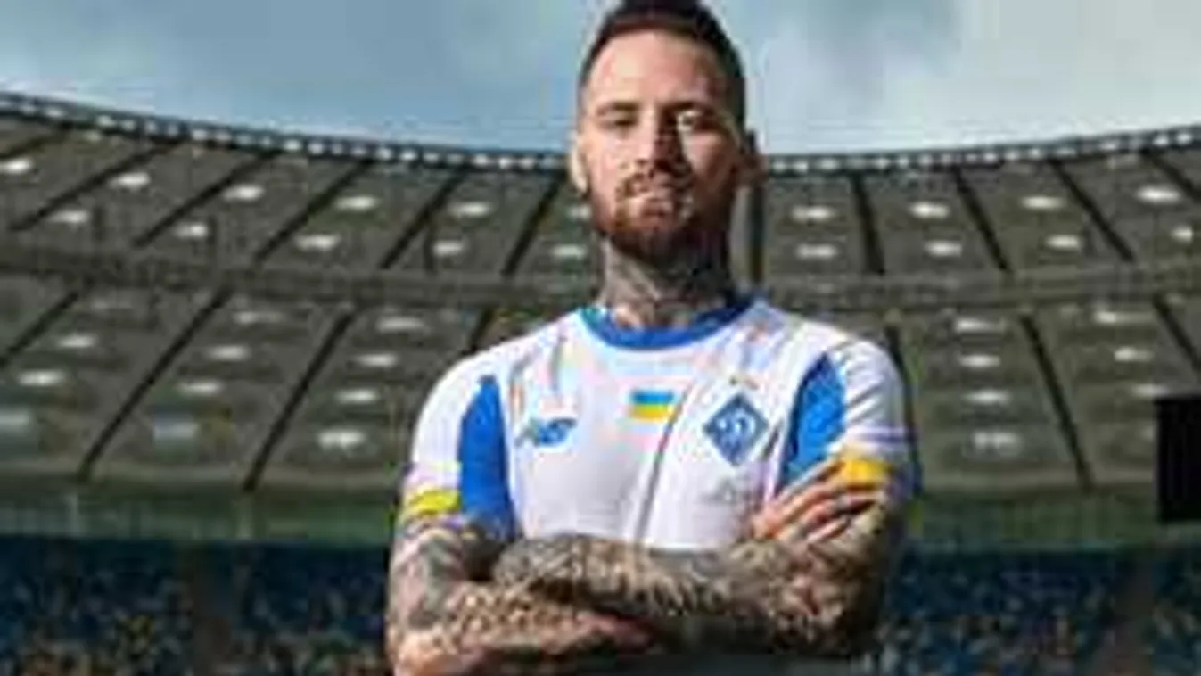 Levette a mezét a magyar focista, és megmutatta nagy büszkeségét