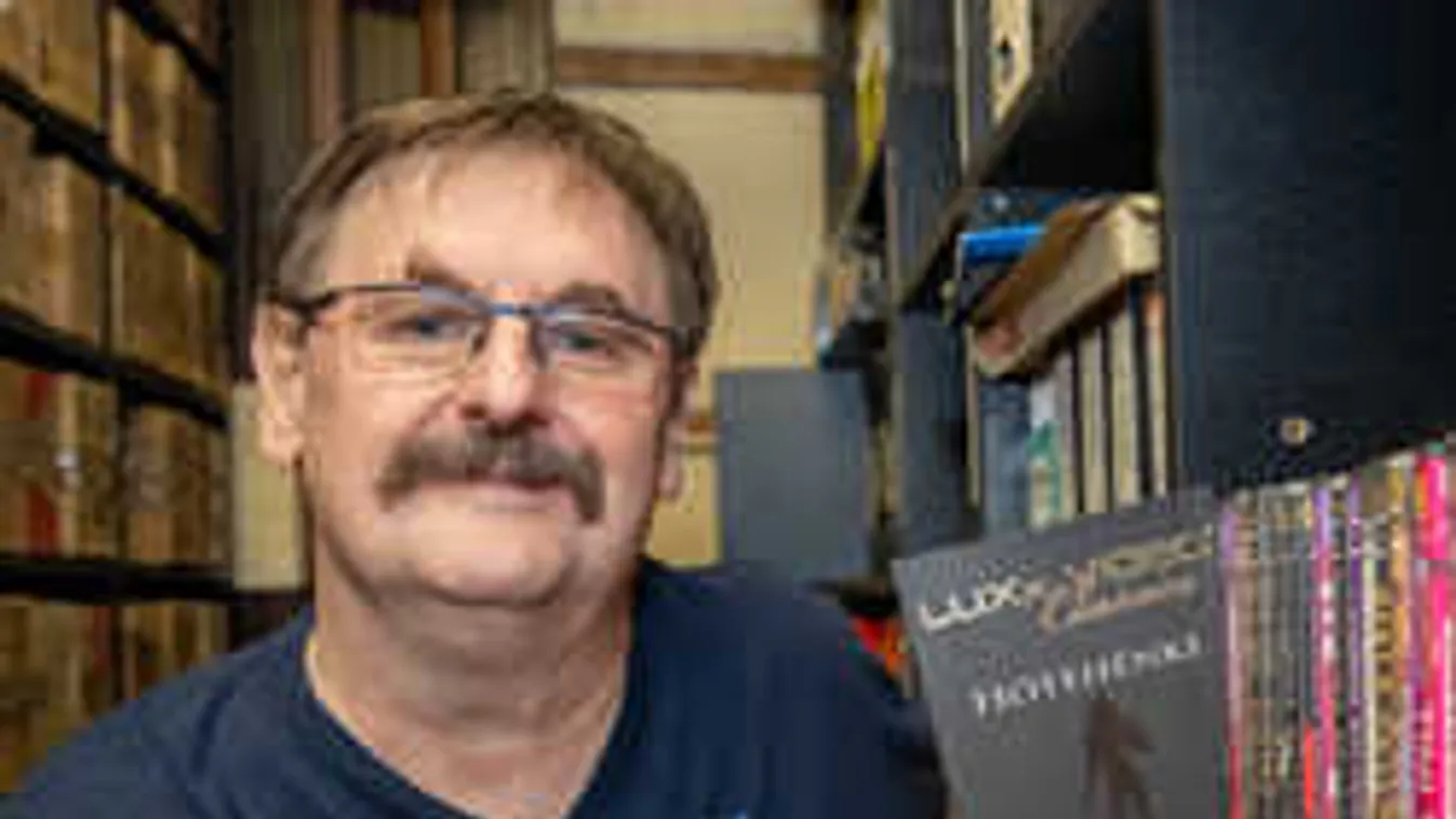 Váratlan ajánlatot kapott a magyar pornópápa: Megmentenék gyűjteményét