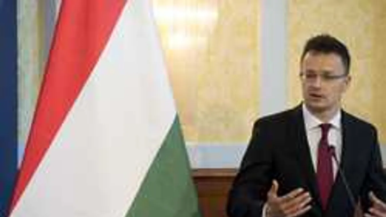 Szijjártó: Kötelezővé akarják tenni a migrációs csomagot