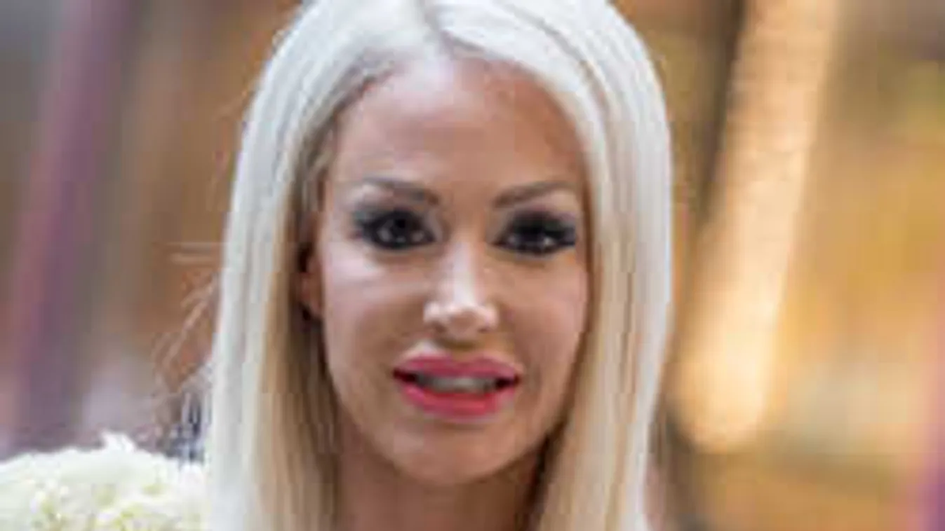 Anyaszült meztelen fotón mutatta meg pucér fenekét Kelemen Anna