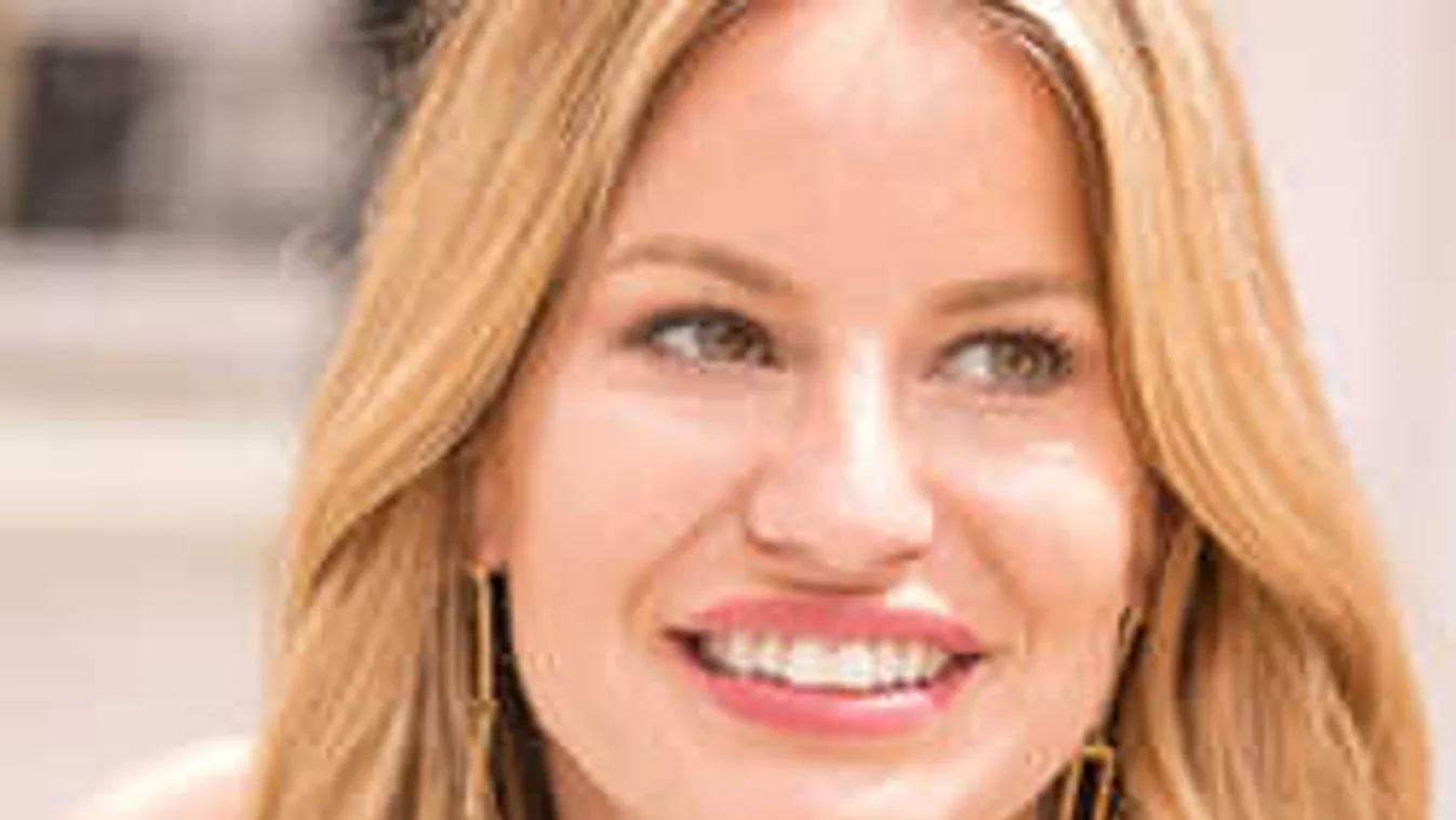 Bikinire vetkőzött  Mádai Vivien, elképesztő formában van