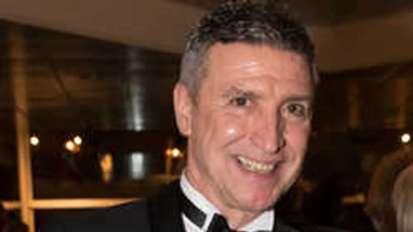 Dermesztő pillanat: fejbe és mellkason rúgta lova a magyar színészt