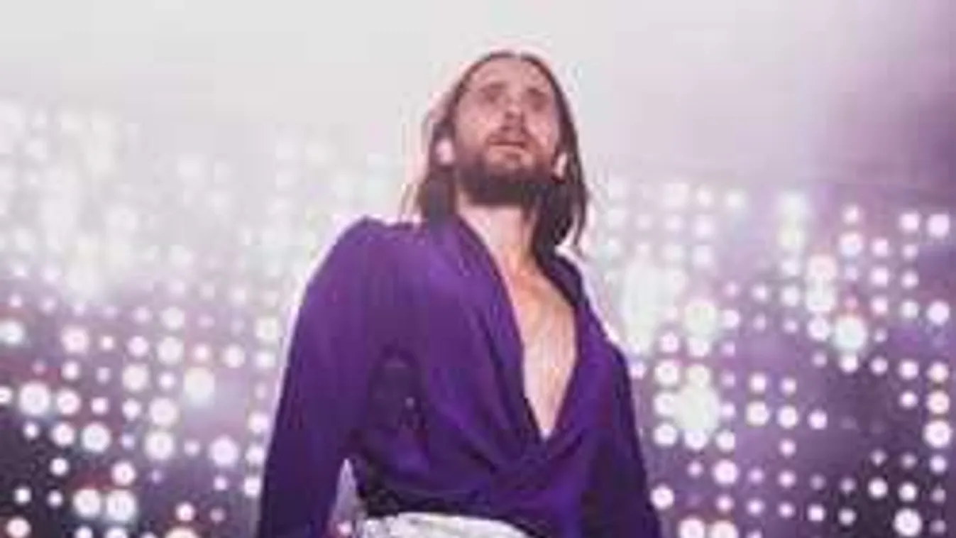 Magyar zászlóval a kezében koncertezett a világsztár - Fotók