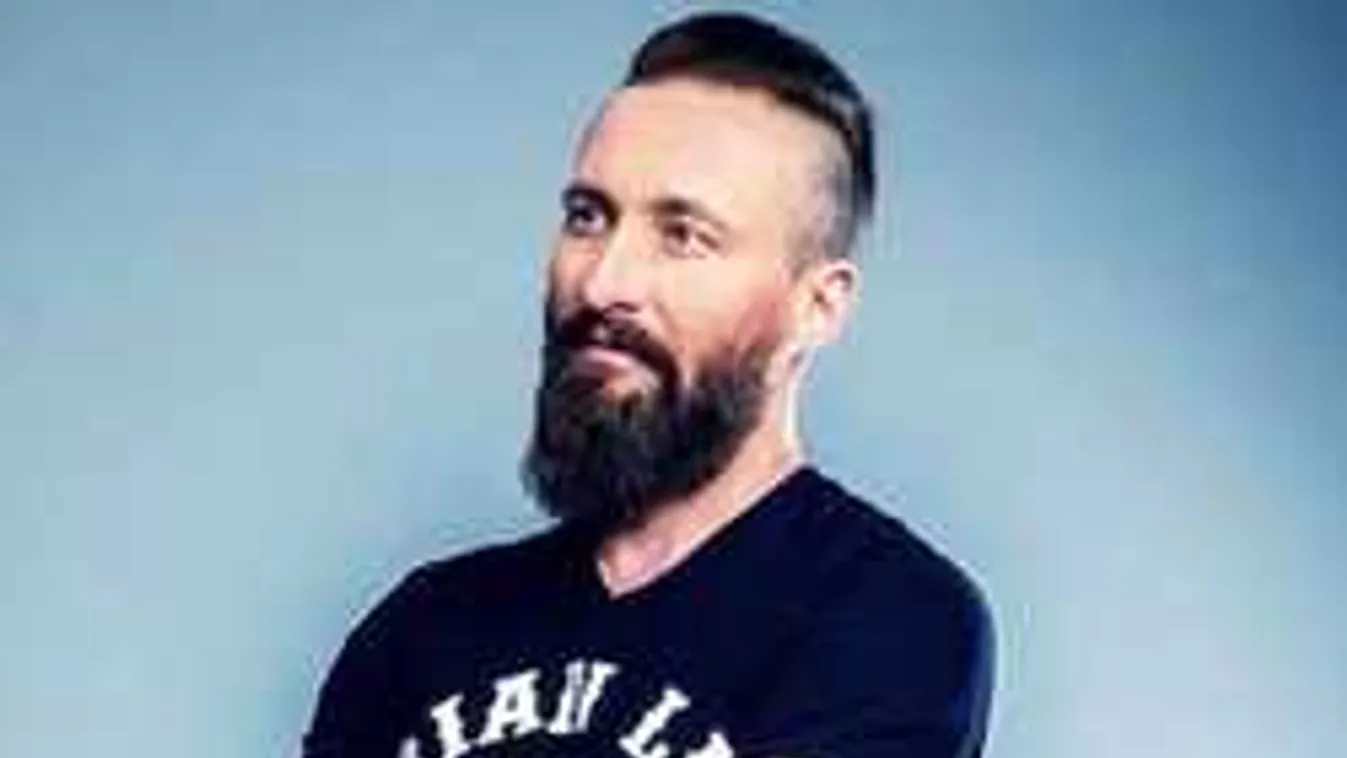 Nagy a baj: Műteni kell a magyar énekest, a koncert is elmarad