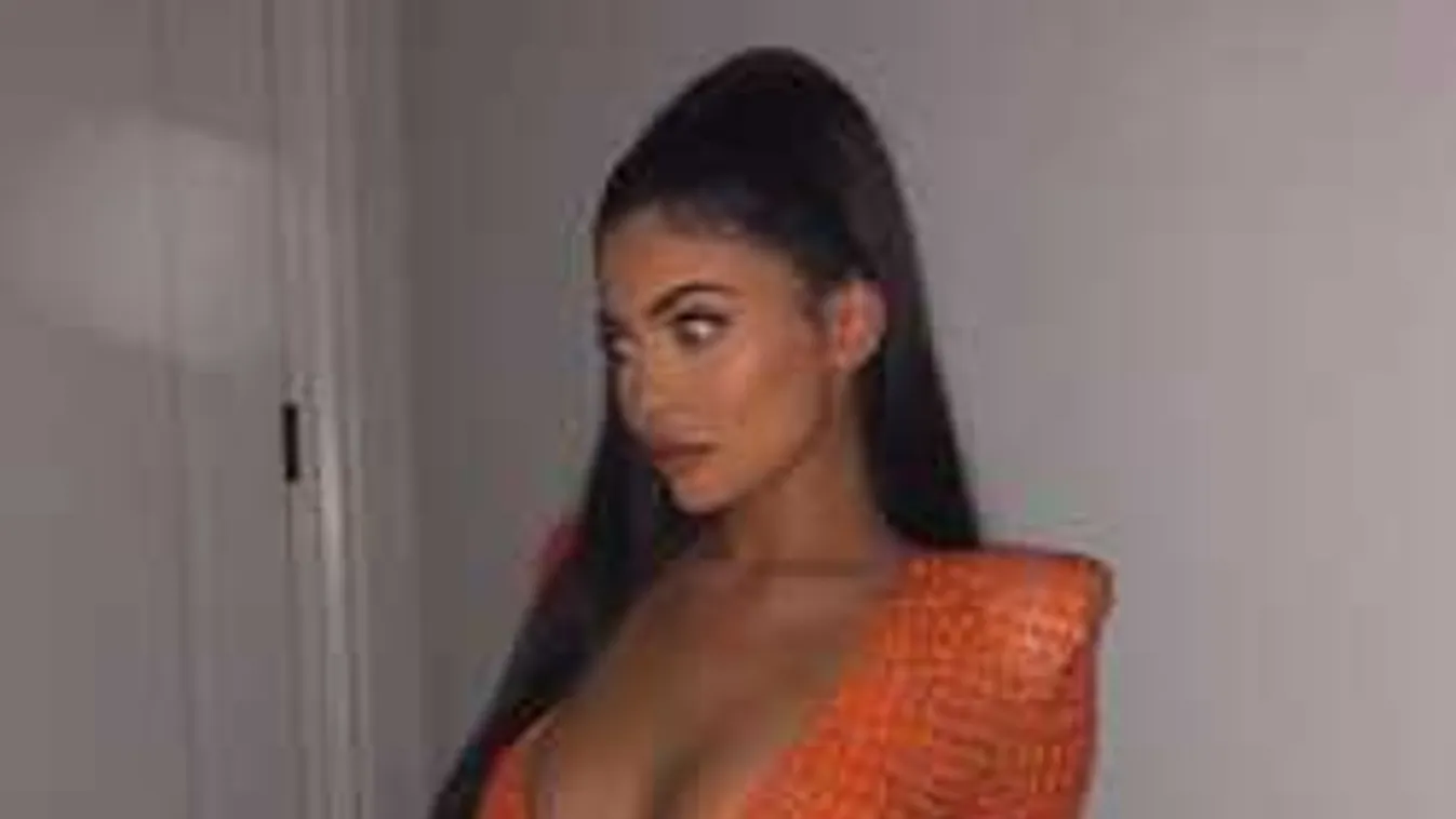 Lebukott a sztármami, nem a valós alakját mutatta meg a neten