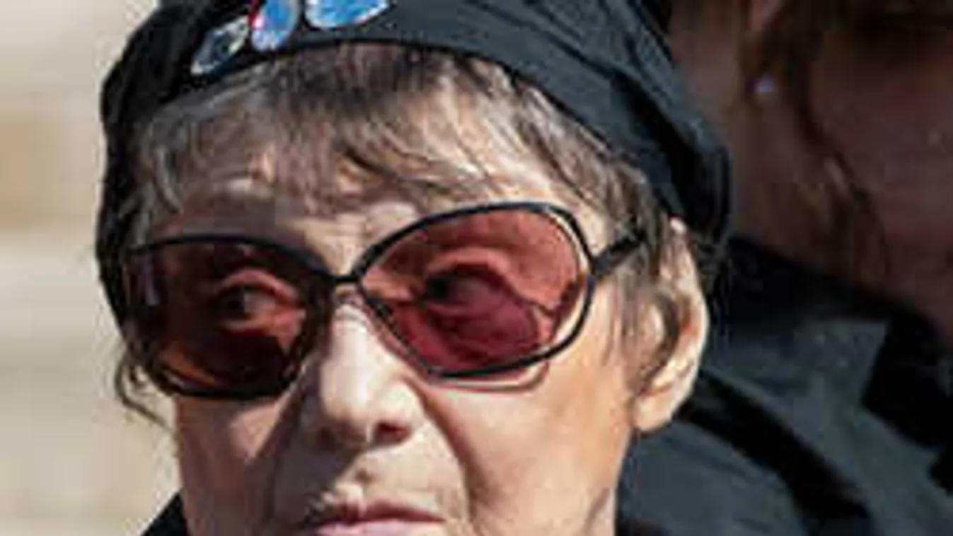 Csűrös Karola fájdalmas vallomása: Nem kell, hogy más mellettem legyen