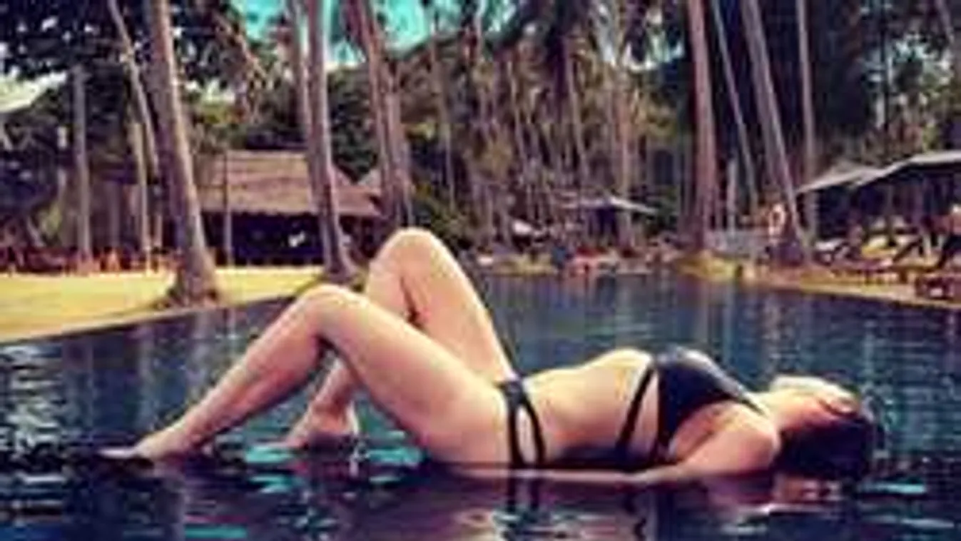 Gömbölyű popsi és felül semmi: villantott a teraszon a sportolónő