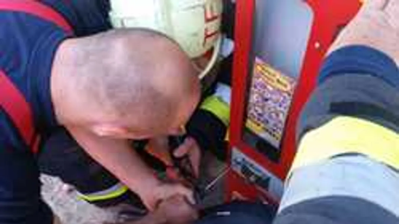 Játékautomatából mentettek ki egy kisfiút a tűzoltók