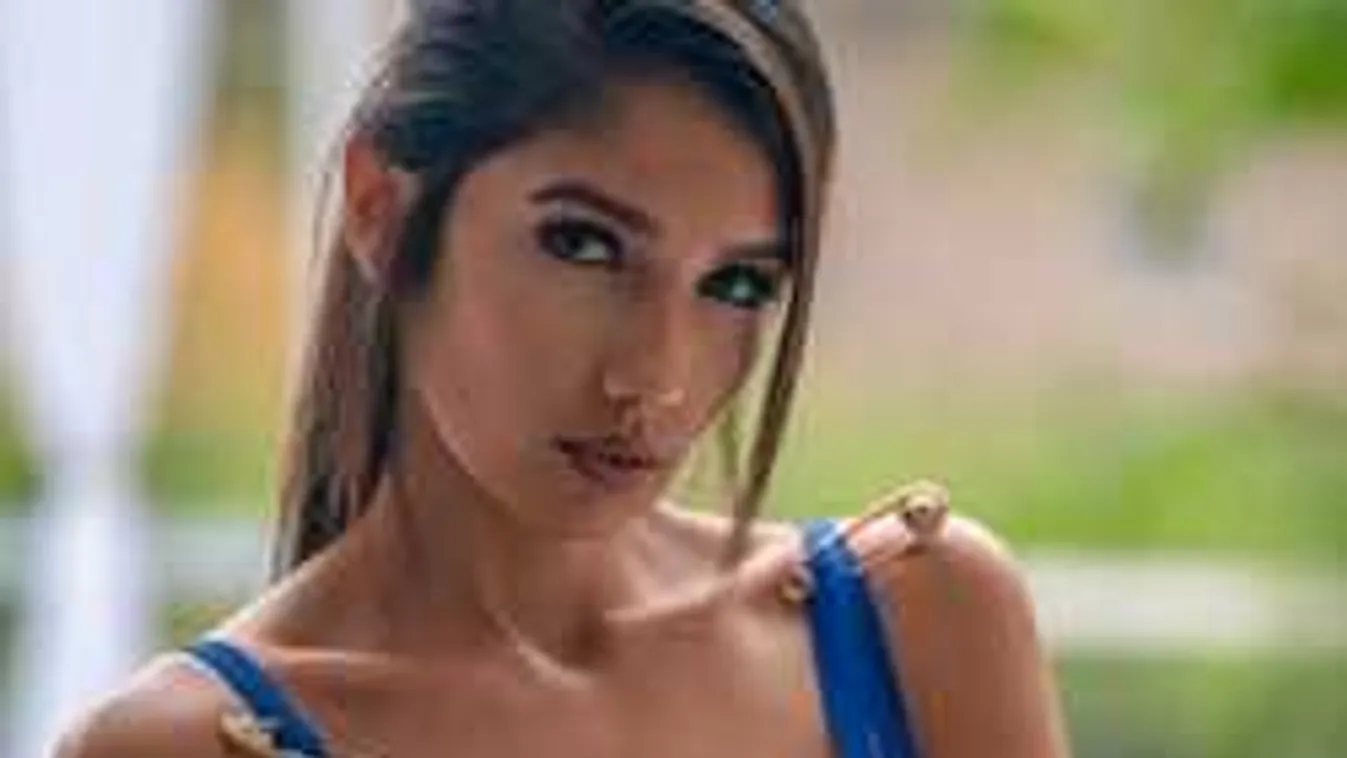 Bámulatos mellek, megmutatta gömbölyű kebleit a sportolónő