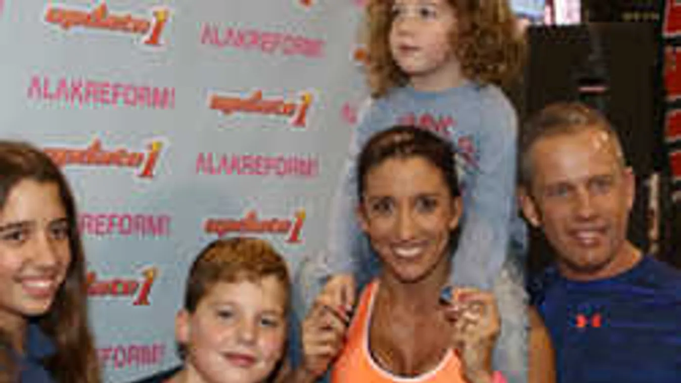 Kikelt magából Schobert Norbi, 8 éves fiát nem engedték a repülőre