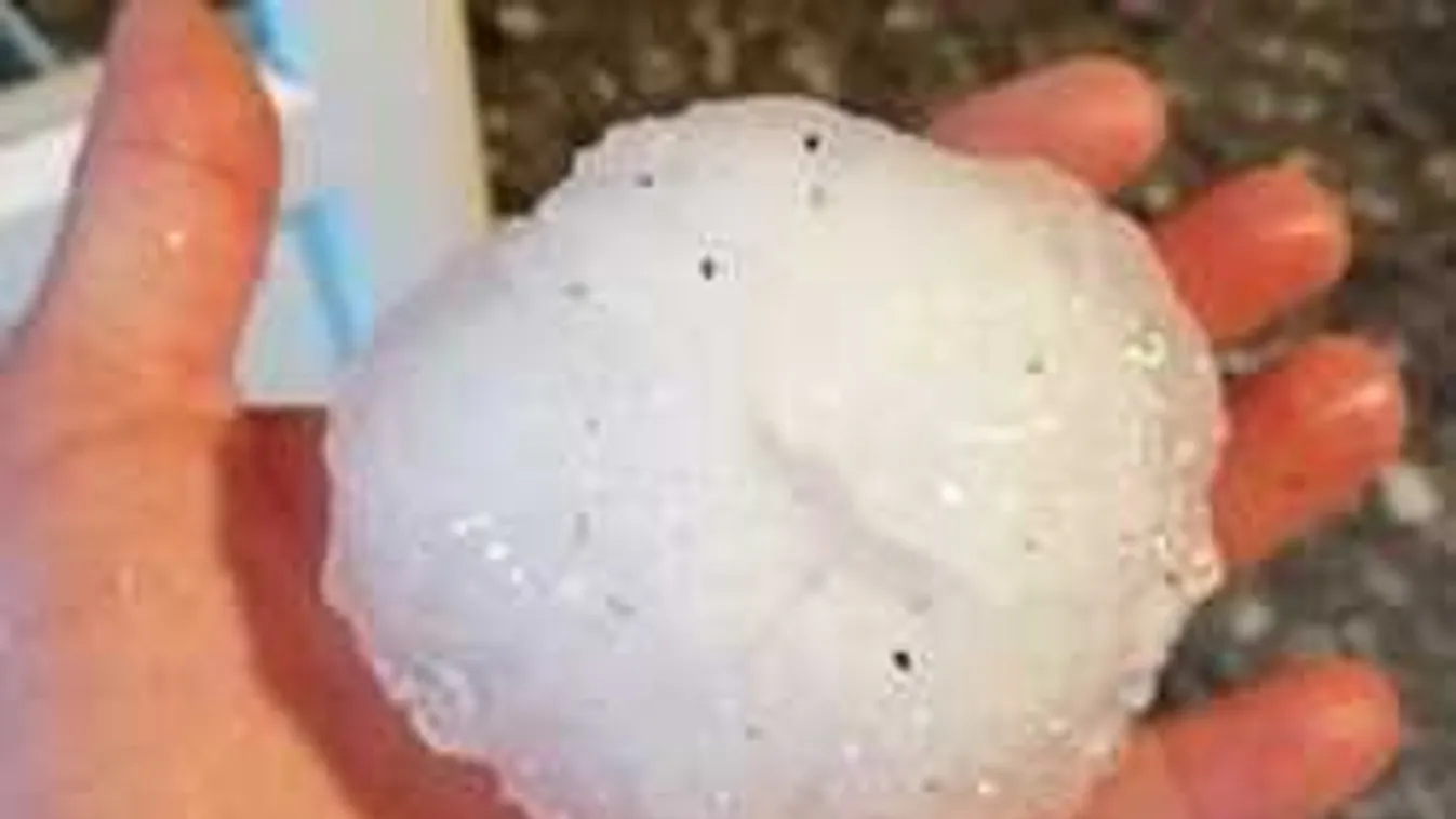 Mint a végítélet, narancsméretű jégdarabok hullottak Európában - videó