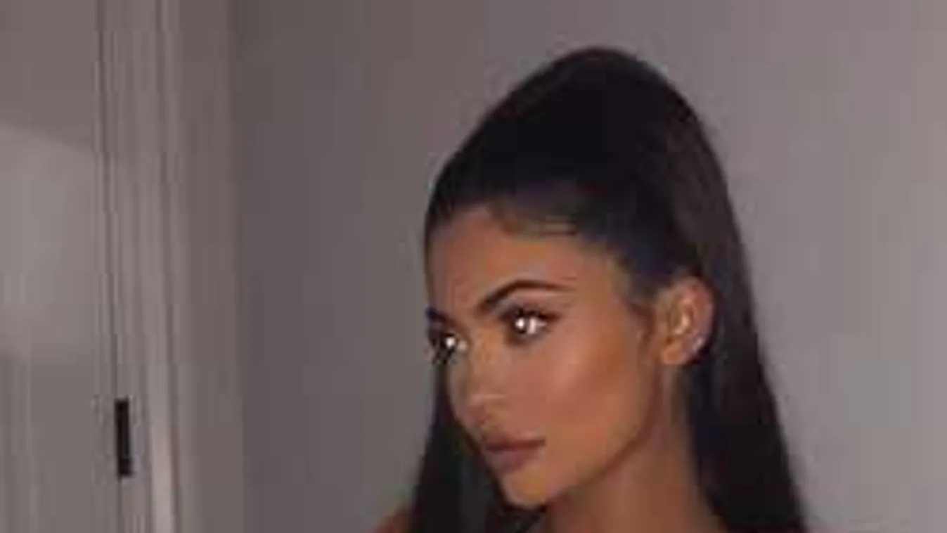 Kiakadtak a netezők, botrányosan viselkedett a sztármami