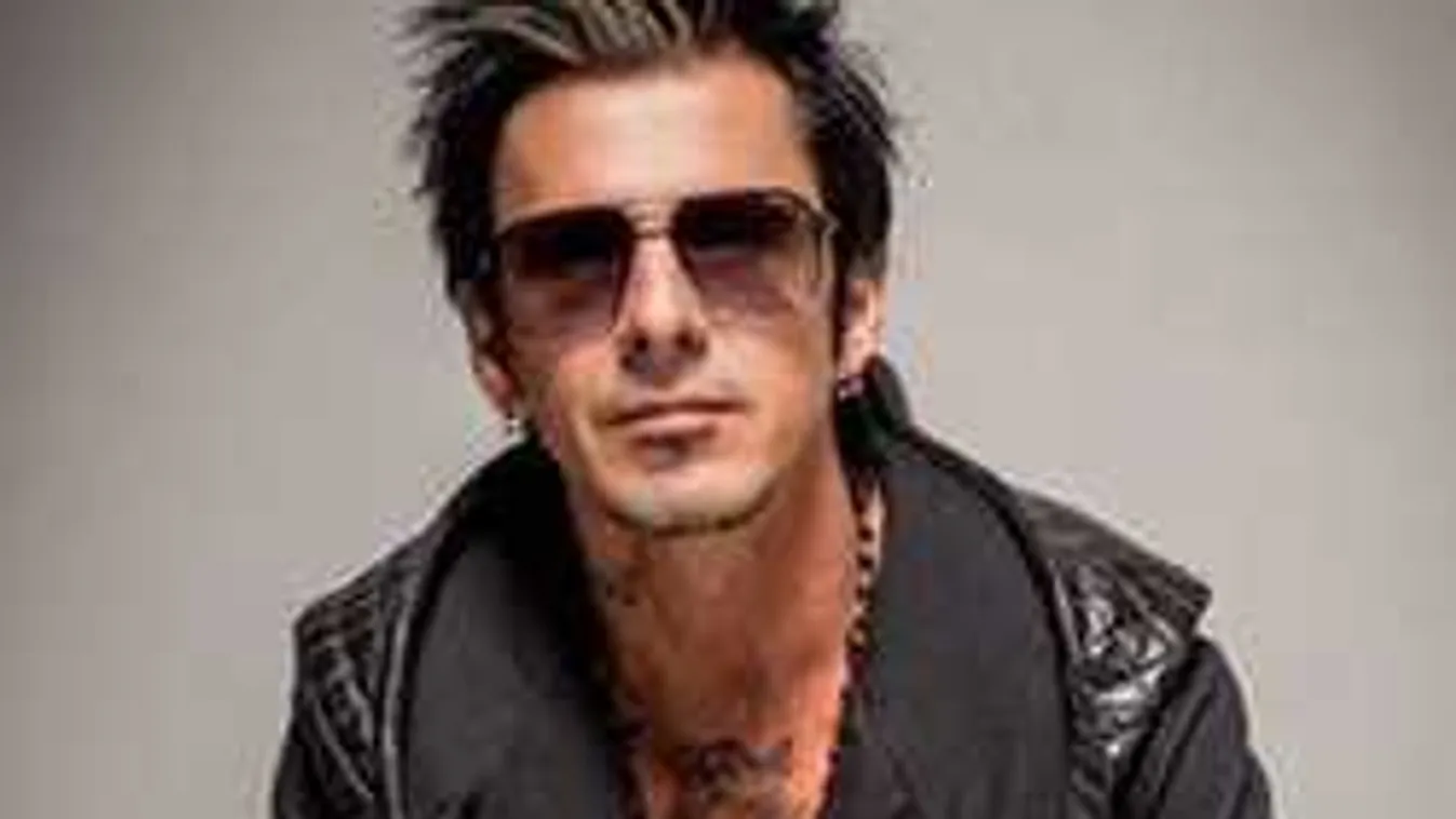 Hihetetlen partit rendezett lányainak a magyar rocksztár