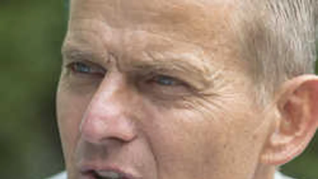 Döbbenetes fotót posztolt Rékasi Károly: Így néz ki a műtött lába