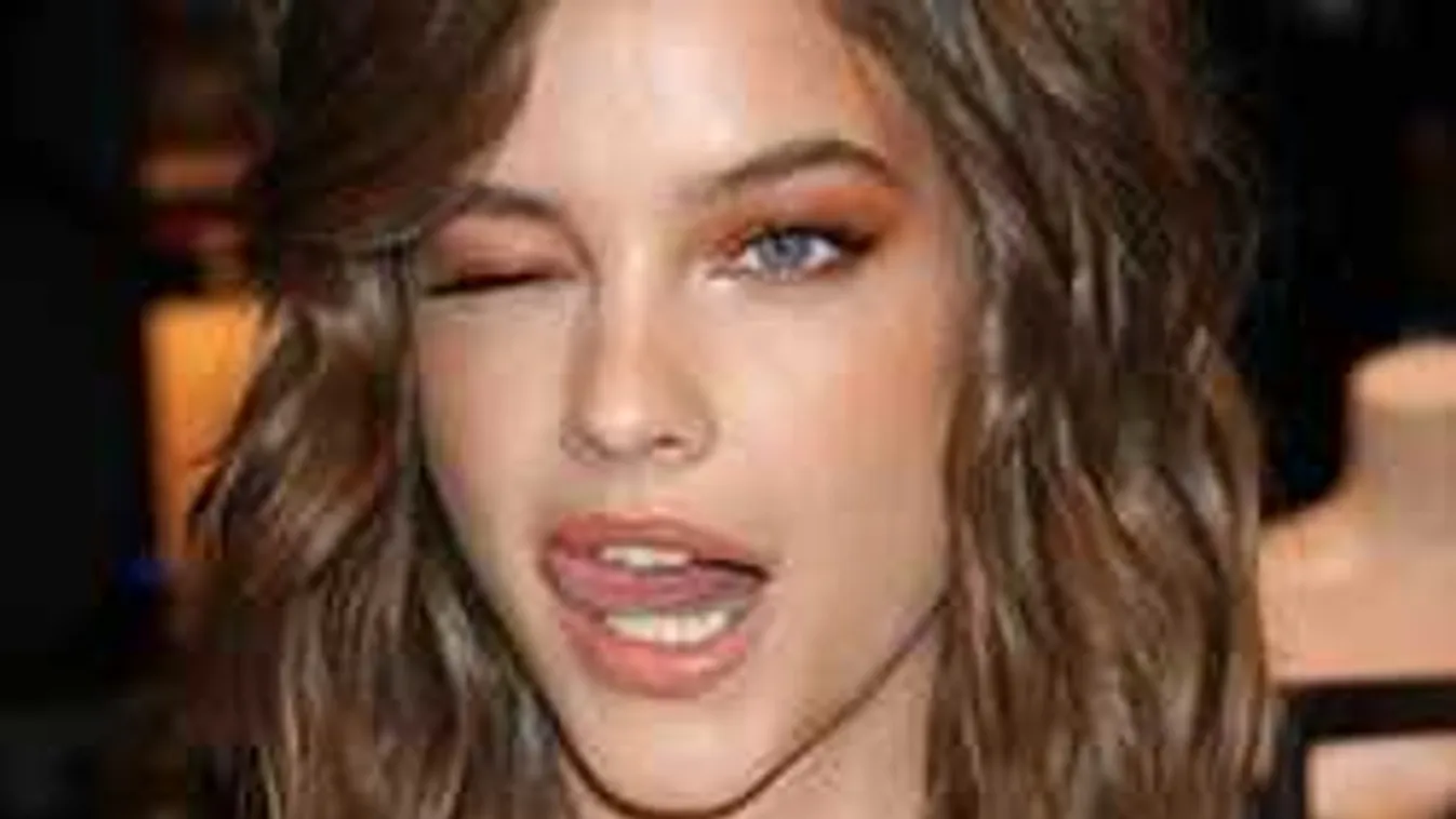 A kis pajkos! Palvin Barbara egy pláza közepén húzta szét a felsőjét