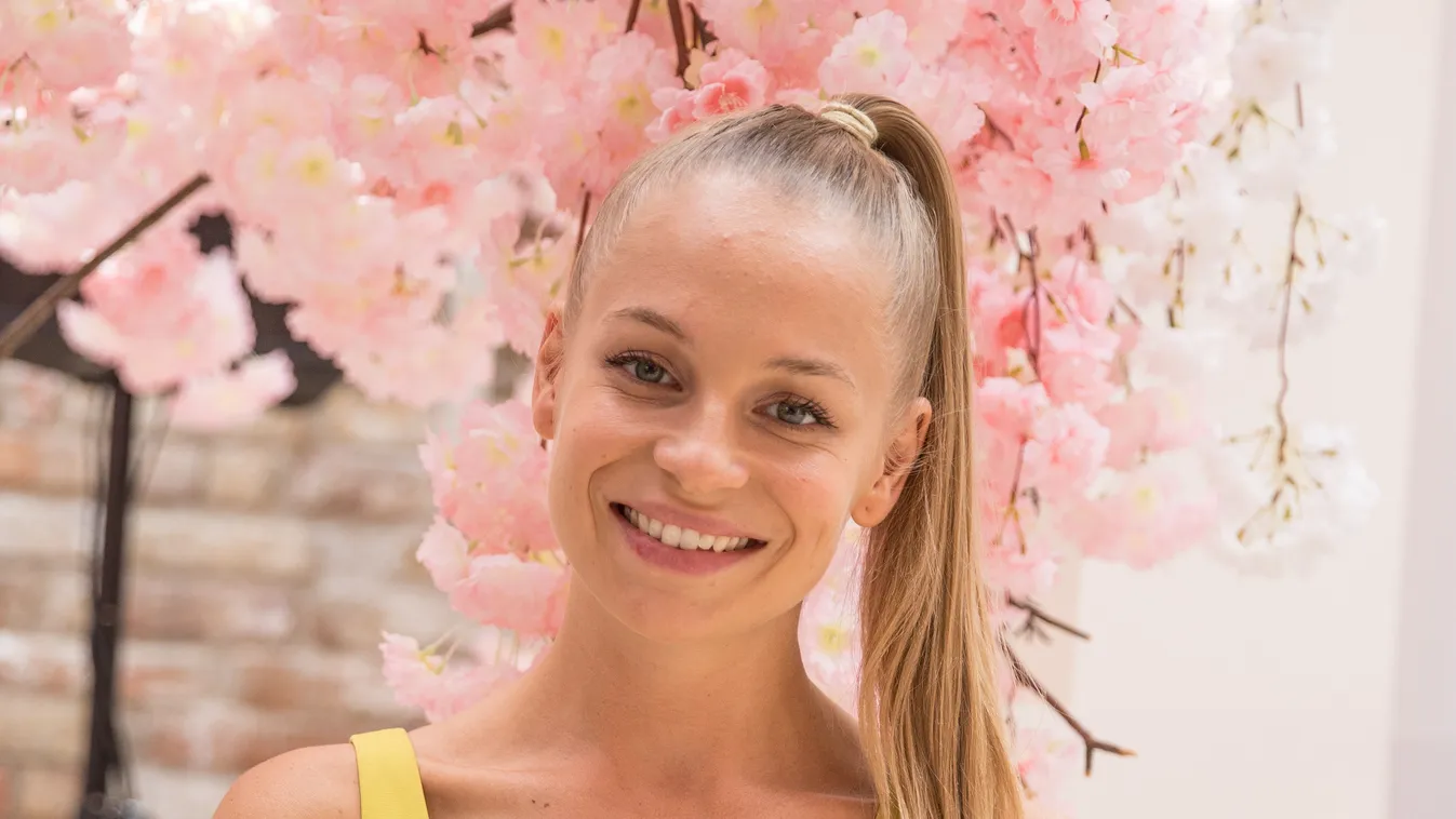 Alig lehet ráismerni: durva, mi történt Iszak Eszti hajával