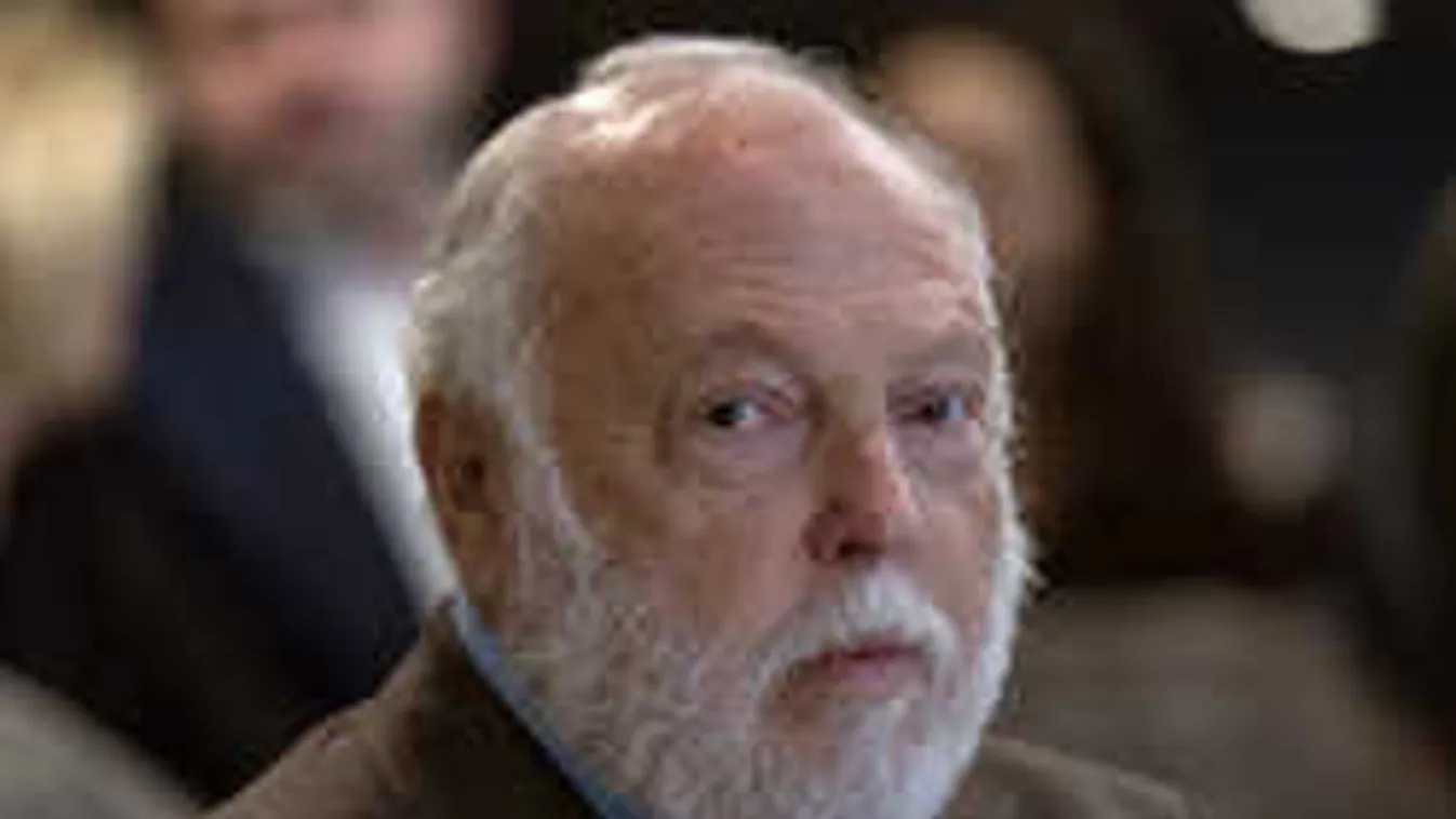 Andy Vajna filmjeinek plakátjaiból nyílt kiállítás Budapesten