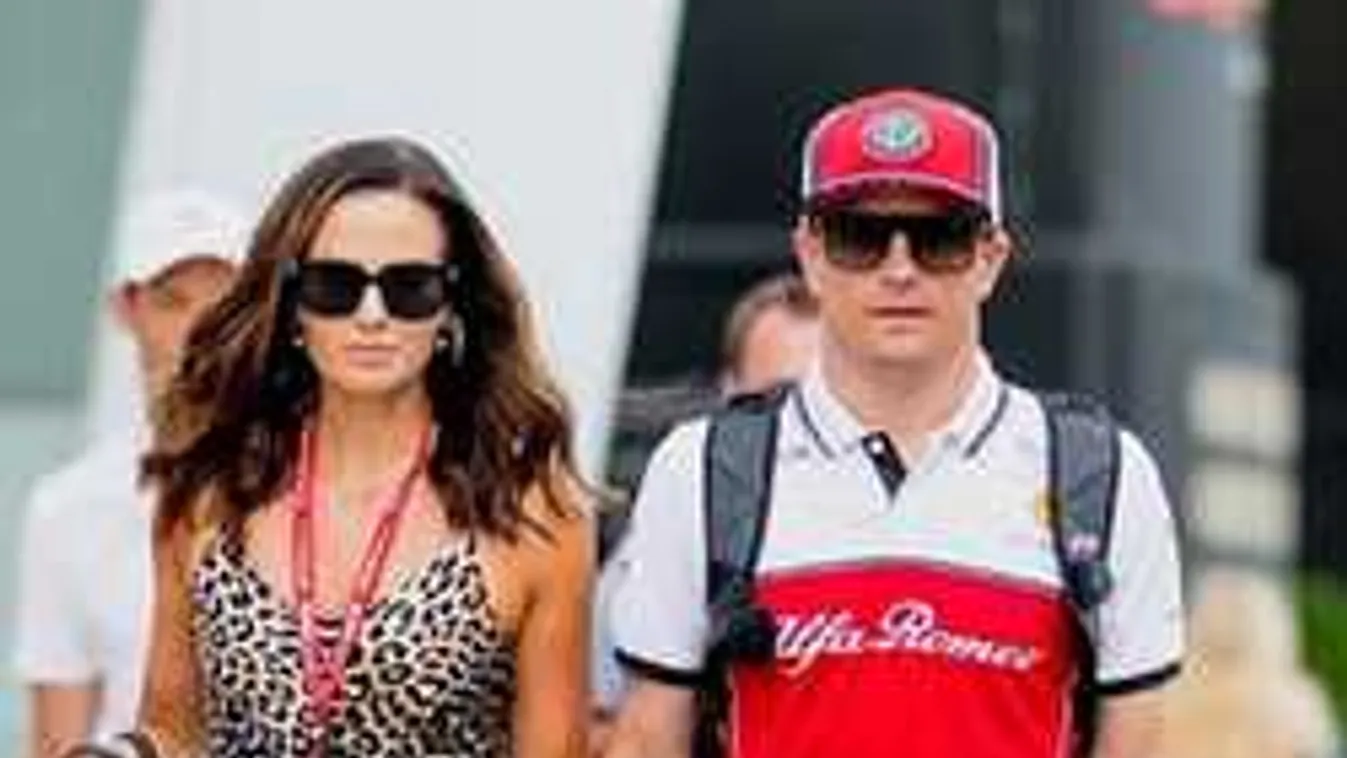 Nanushka-ruhában drukkolt a Hungaroringen Kimi Räikkönen felesége