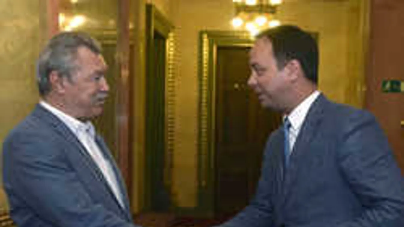 Különleges nap a Parlamentben, űrhajós tette tiszteletét - fotó