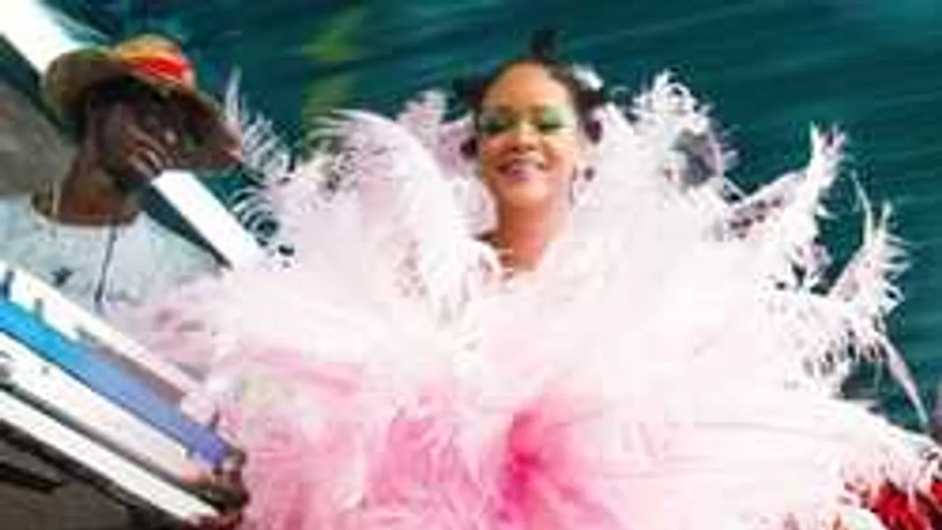 Mi ez a ruha, Rihanna? Így bulizott a popdíva