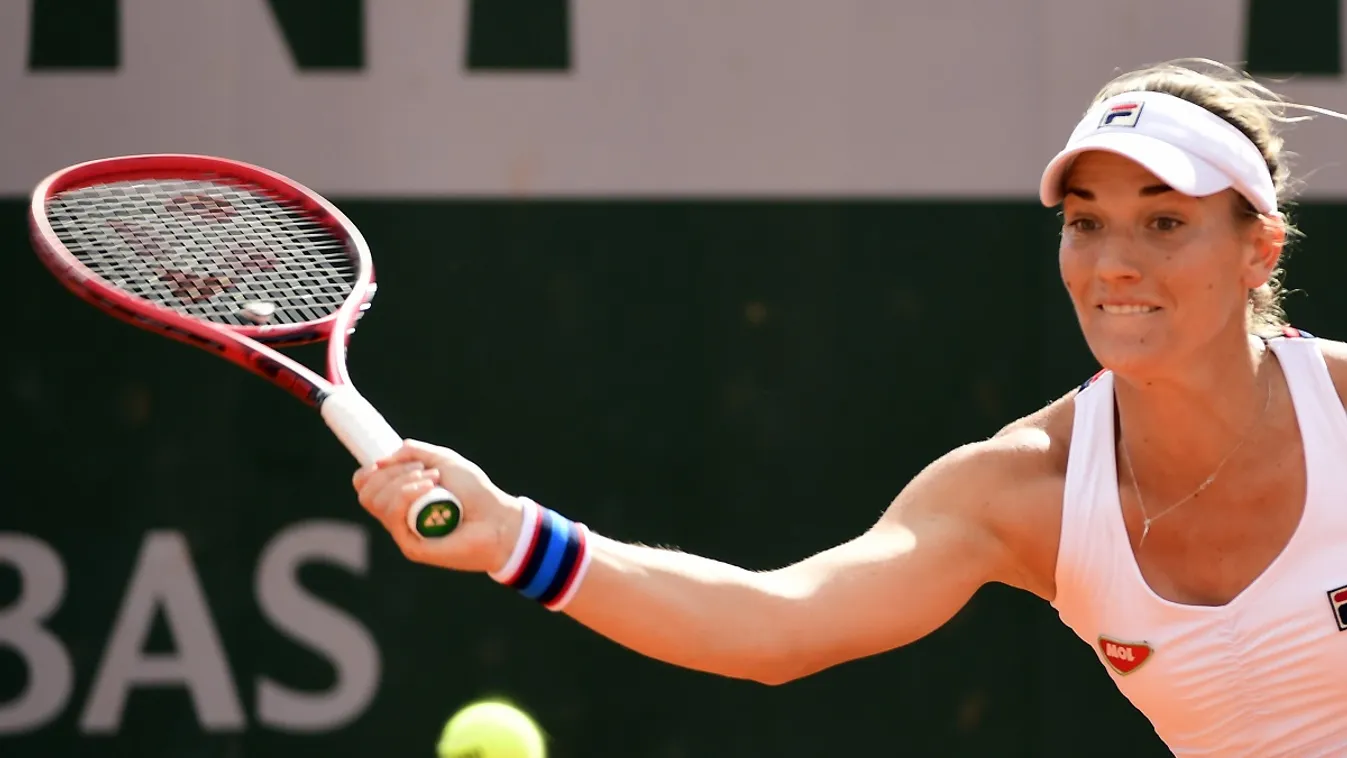 Megmutatta, ezt rejti a magyar sztár táskája