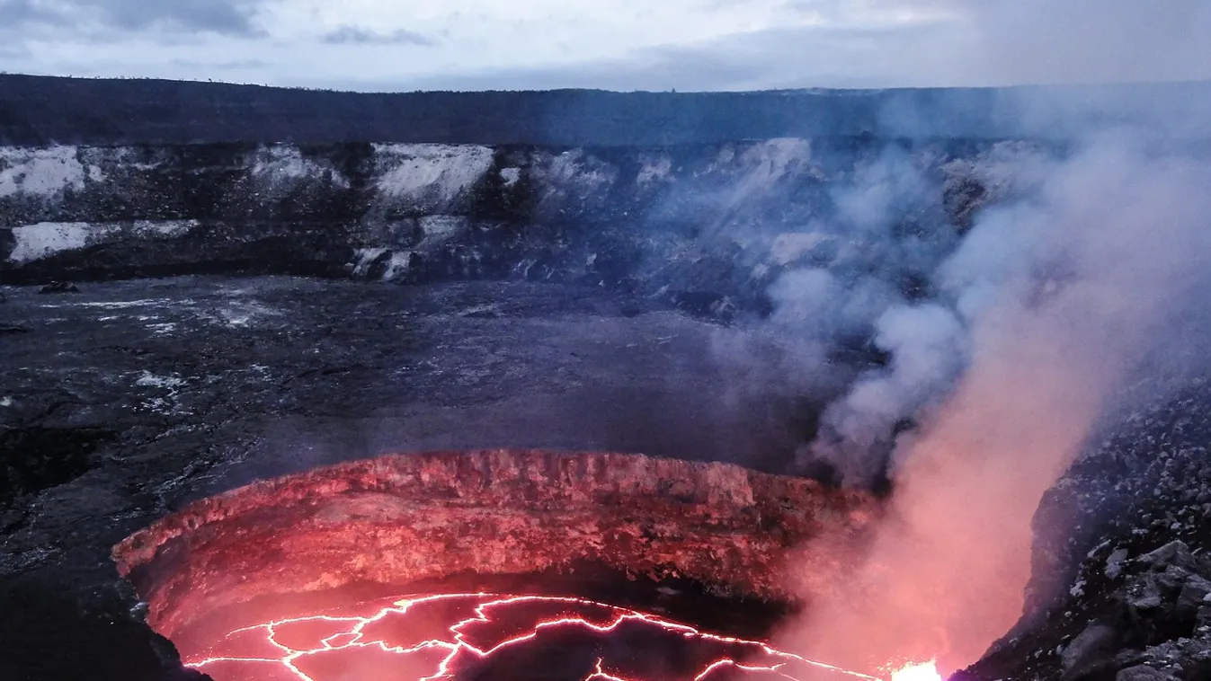 Igyekeznek a katasztrófaturisták Stromboli szigetére