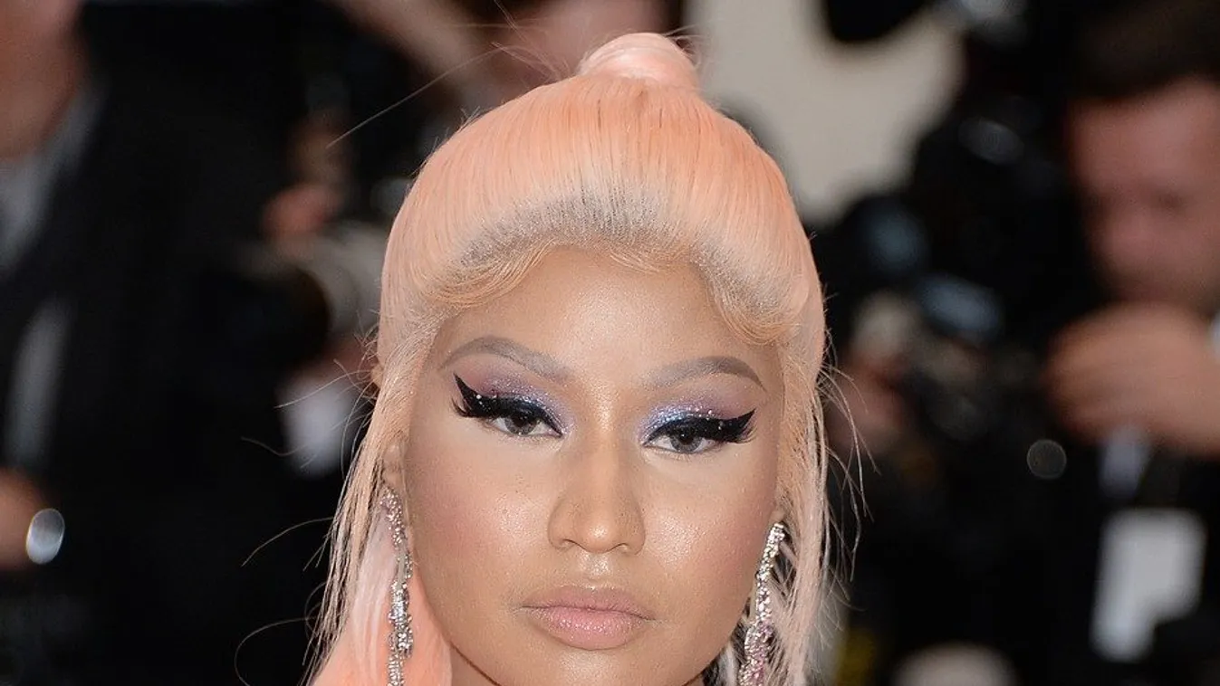 Nicki Minaj új ruhája kimeríti a közönséges fogalmát - Fotó