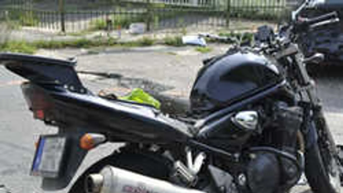 Megrázó fotók érkeztek, az úton hunyt el egy motoros Pest megyében