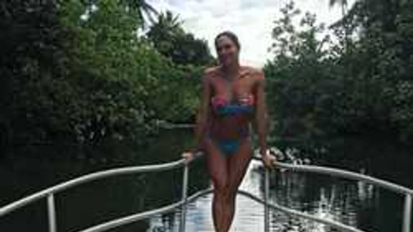 Intim, tök pucéran alszik Bódi Sylvi