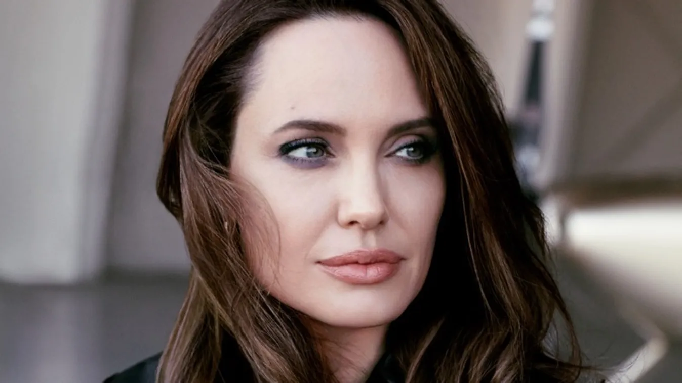 Angelina Jolie egyfolytában csak bőg