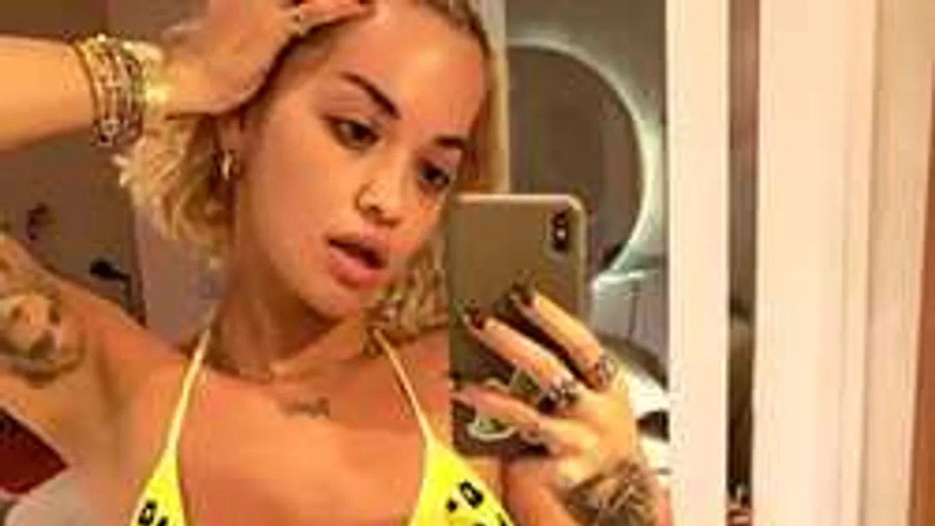 Aprócska tangában mutatta meg fenekét a dögös énekesnő - Fotó