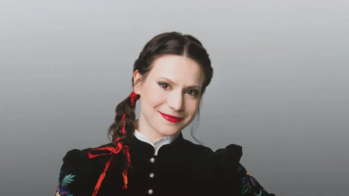 Itt az első fotó, megszületett a magyar énekesnő babája