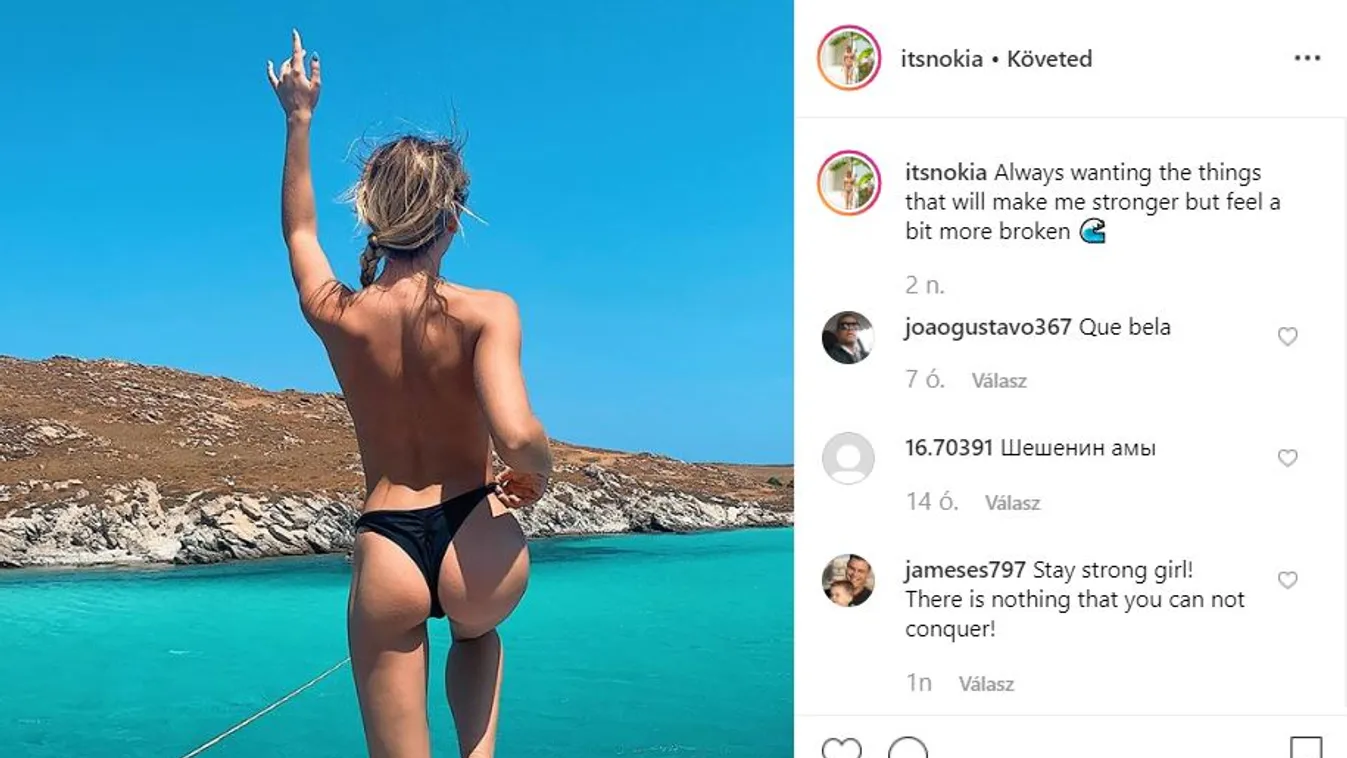 Fürdőszobájában pucérkodó lányról készült lesifotó