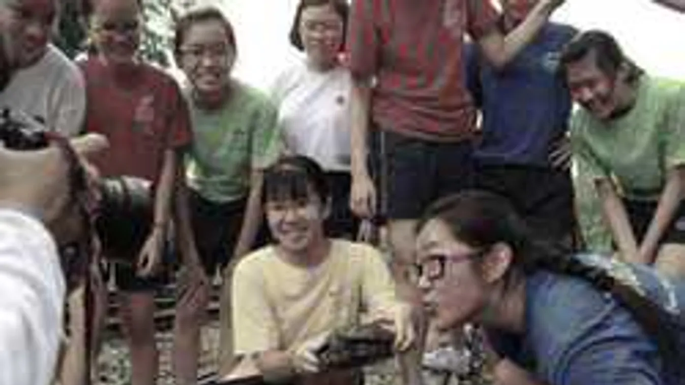 Megőrül az internet ezért az optikai illúzióért! Te milyen színűnek látod a képet?