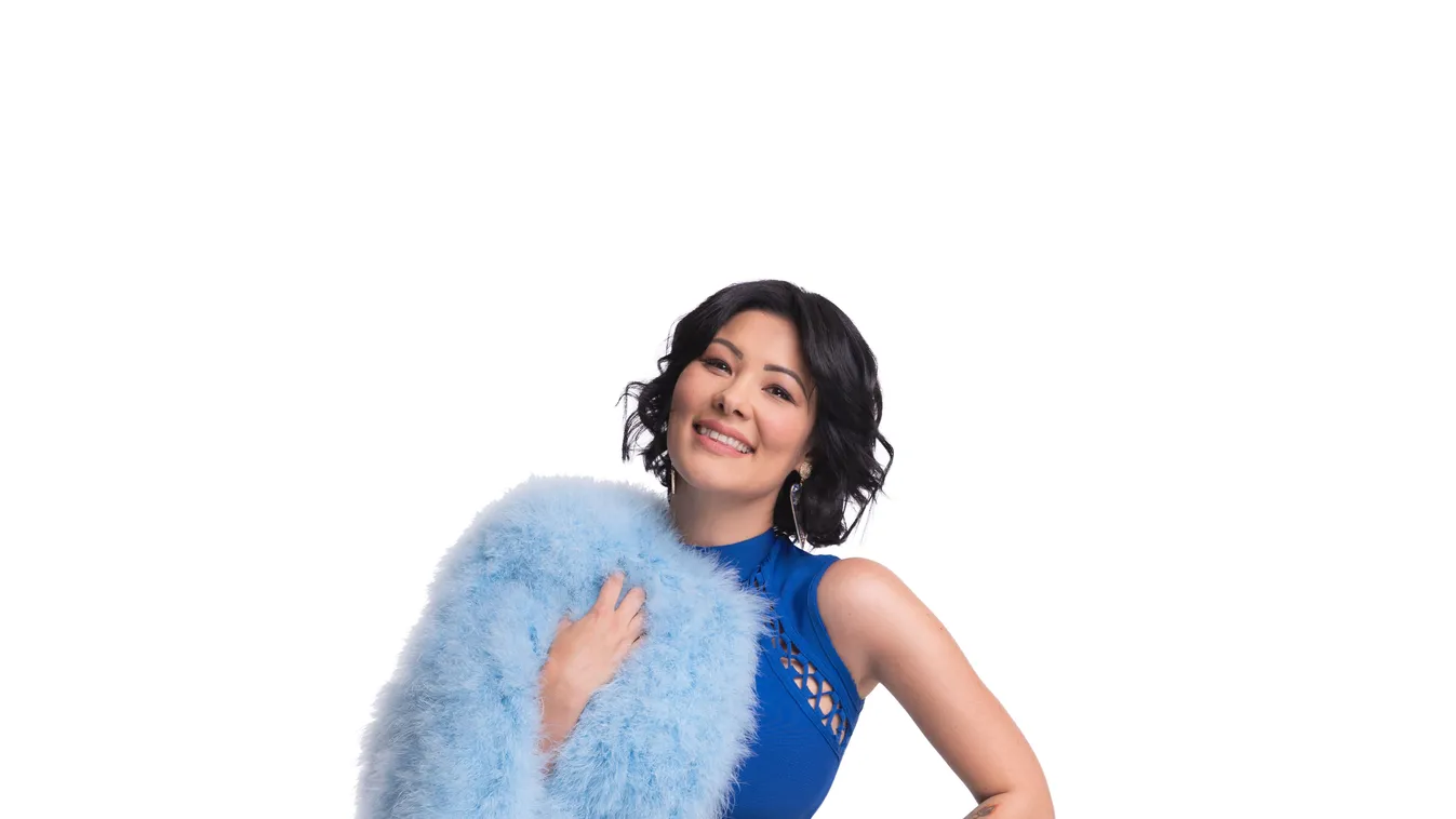 Hamis parfümöket reklámoz Koholák Alexandra