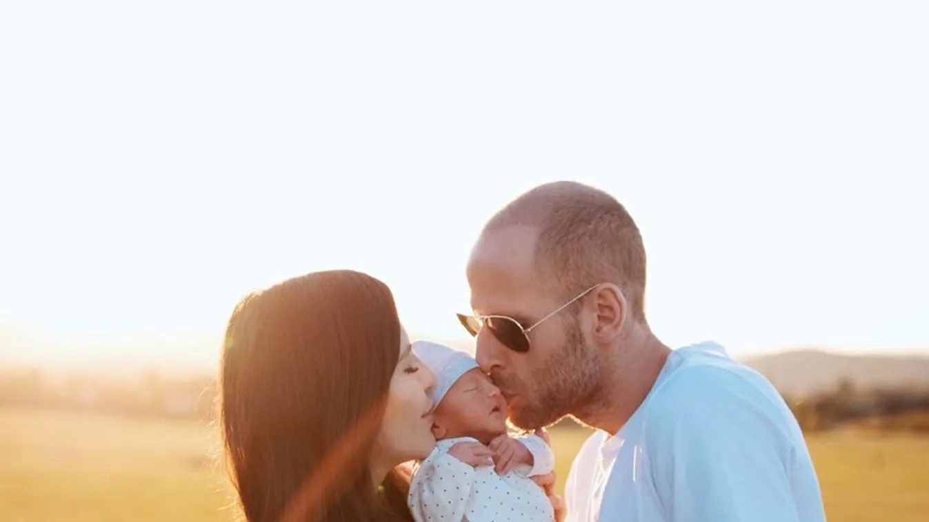 Intim fotó: pizsamapartit tartott családjával a magyar sztár